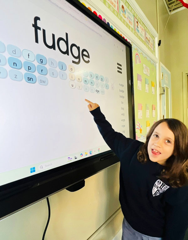 19—Reading-Fun-at-St.-Mary-Catholic-School