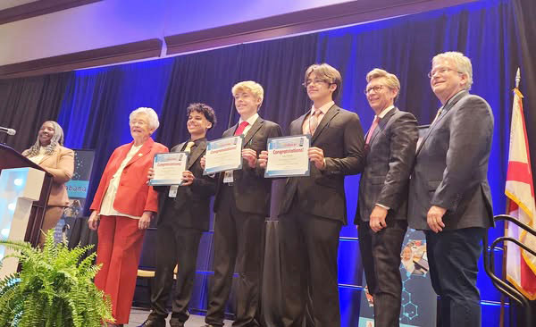 38—Davidson-High-Students-Place-3rd-in-Alabama-Governor’s-App-Challenge