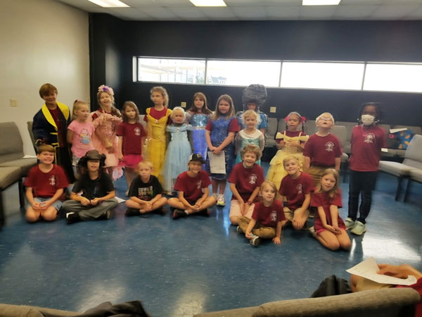 15–Heartwood’s-Friendship-Class-Explores-Spanish-and-Fairytales 15–Heartwood’s-Friendship-Class-Explores-Spanish-and-Fairytales