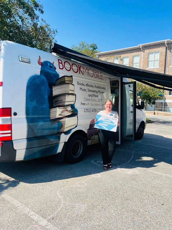 7–Book-Mobile-Visits-St.-Mary’s-Catholic-School 7–Book-Mobile-Visits-St.-Mary’s-Catholic-School