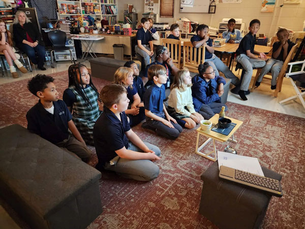 34–Eichold-Mertz-Students-Enjoy-a-Japanese-Tea-Ceremony 34–Eichold-Mertz-Students-Enjoy-a-Japanese-Tea-Ceremony