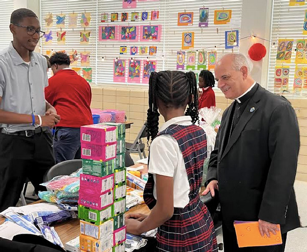21–Archbishop-Rivituso-Visits-Little-Flower-Catholic-School