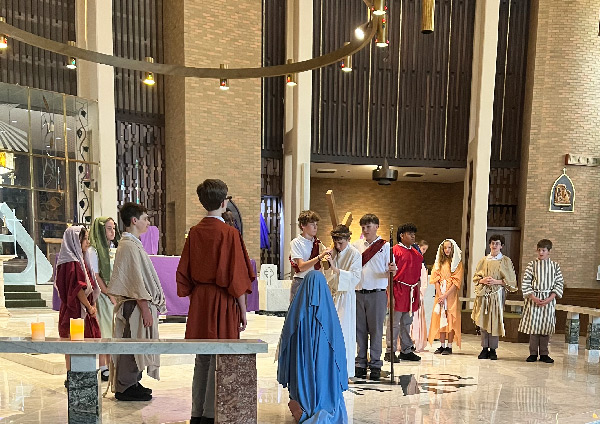 7–St.-Pius-X-Students-Perform-Living-Stations