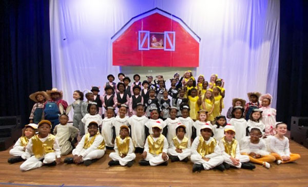 10–Old-Shell-Road-School-Performs-E-I-E-I-Oops!