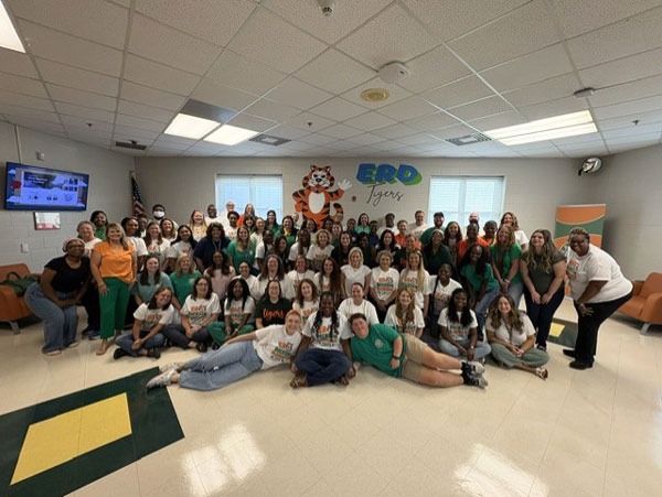 21—Dickson-Elementary-Welcomes-Back-Students 21—Dickson-Elementary-Welcomes-Back-Students